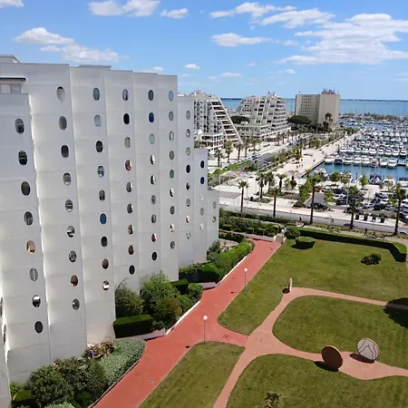 Entre Port Et Standing Apartment